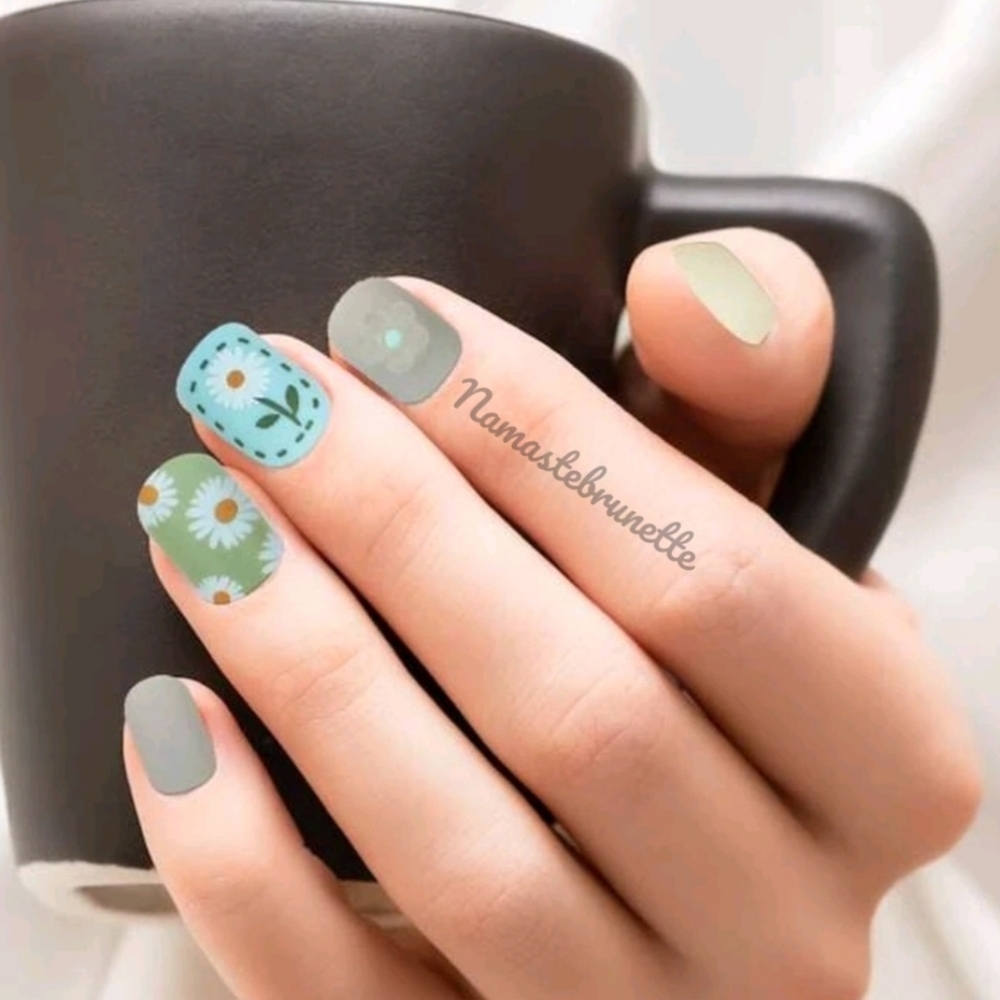 Daisy Press On Nails